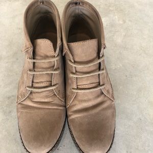 Steve Madden beige bootie